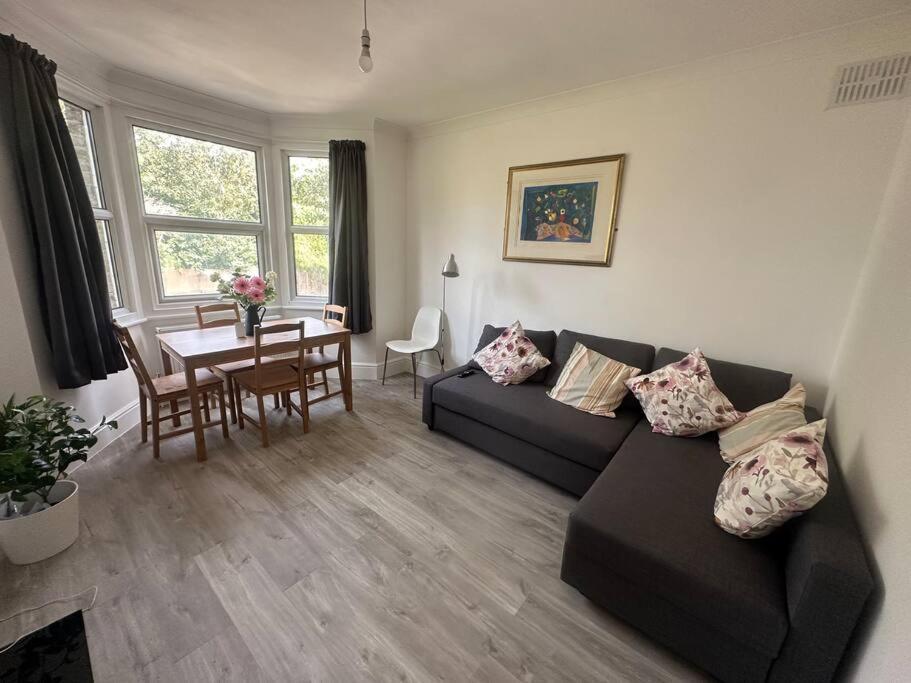 Modern 2 Bedroom Flat, Se6 Catford Exterior foto